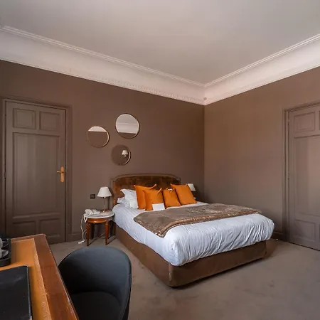 Carlton Hotel 4*